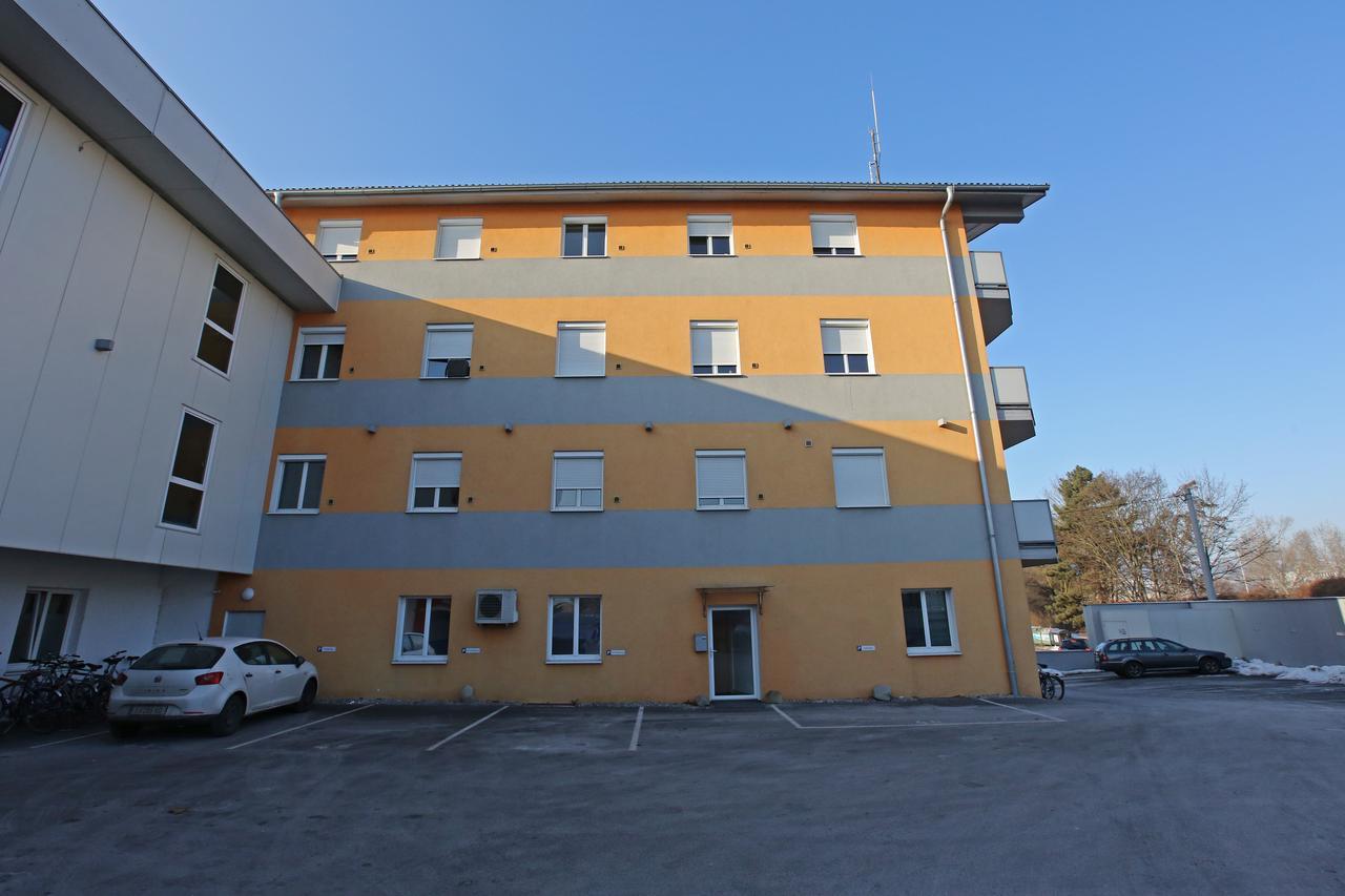 Montagehotel Living@Linz Esterno foto