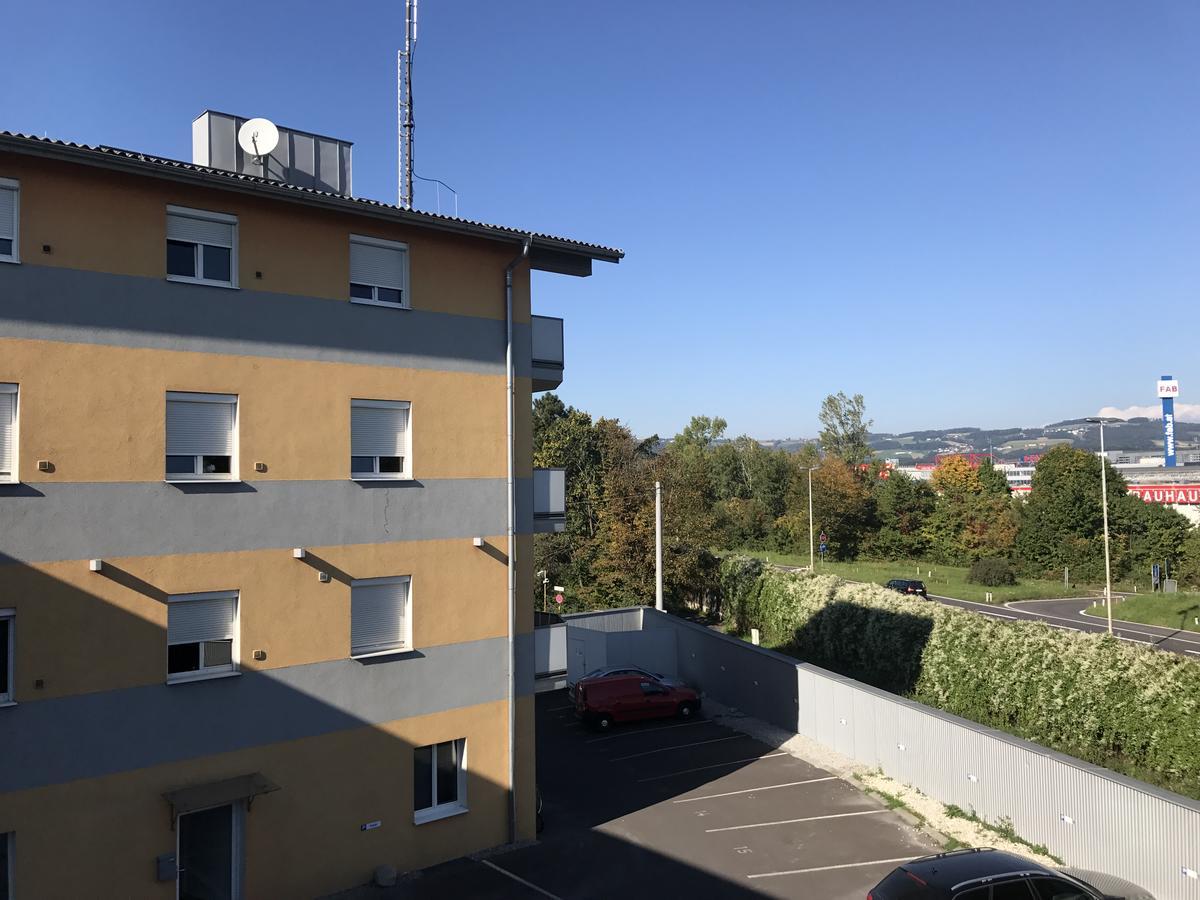 Montagehotel Living@Linz Esterno foto