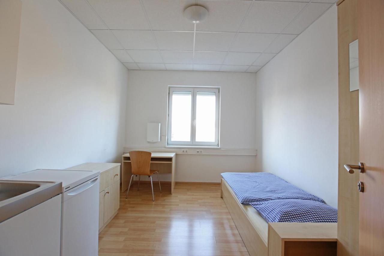 Montagehotel Living@Linz Esterno foto